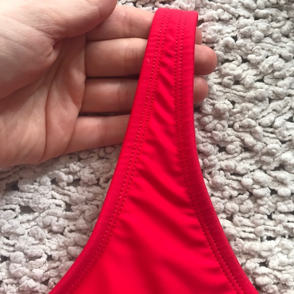 One piece rouge - Picture 3 of 7